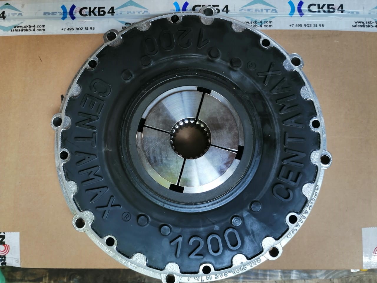 На изображении муфта Centamax CM-1200 лицевая сторона из натурального каучука