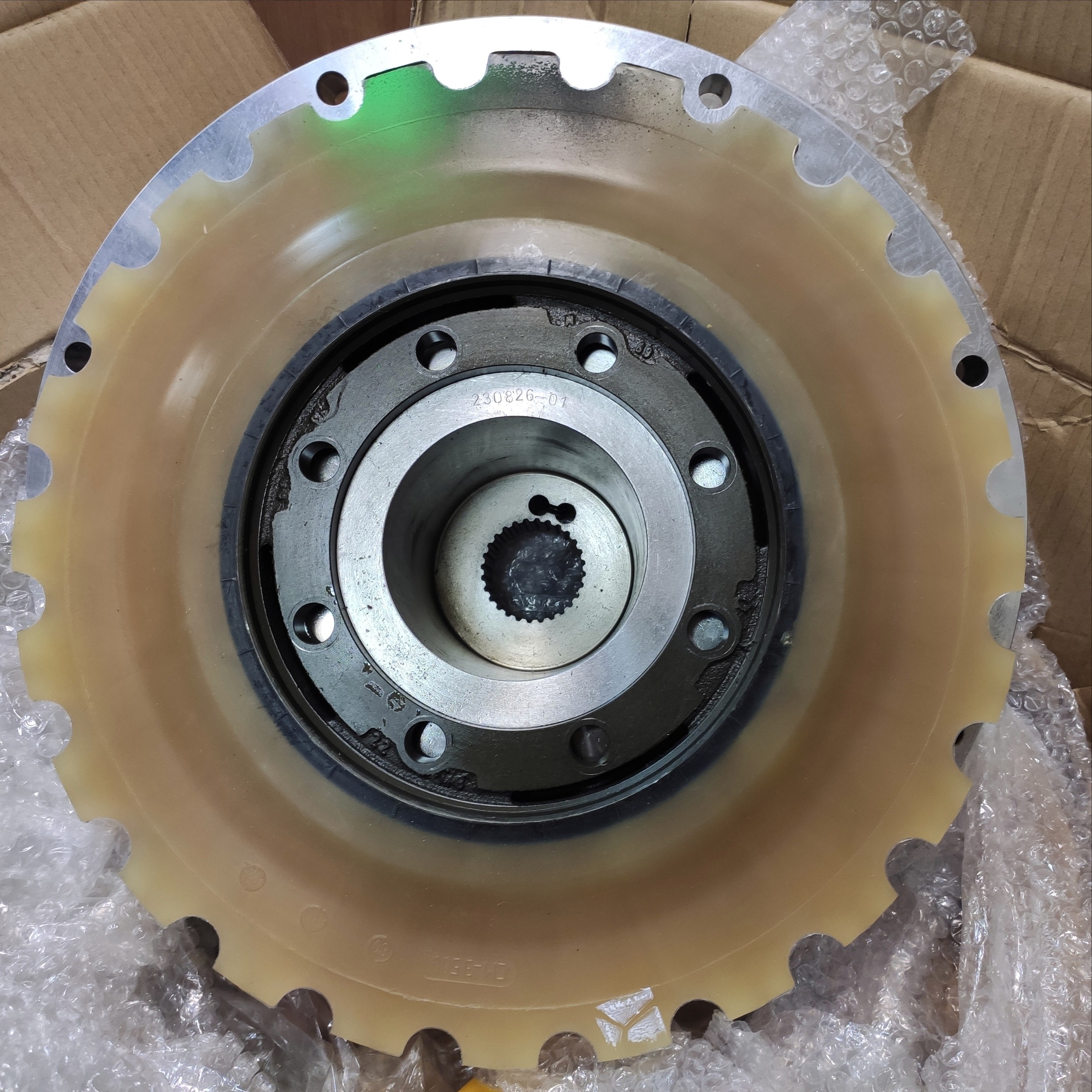 На изображении муфта Centamax CM-3500 Si вид спереди, полиуретановый элемент жёлтого цвета